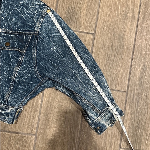 The Boss Vintage 80’s Blue Denim Jacket, Acid Wash. Cropped. Puff arms. Small - Picture 7 of 10